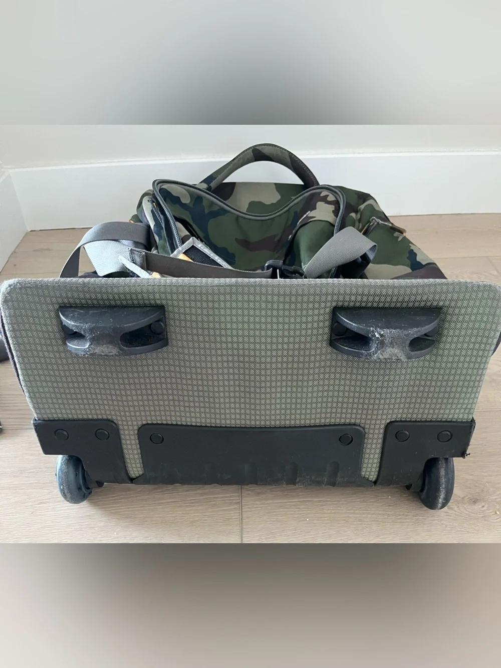 LL Bean Adventure Rolling Duffle Bag Medium 24